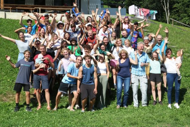 Ainé 2 - Jour 5 à 10 : Nos aventures se sont poursuivies avec un grand jeu de stratégies (jour 6), un petit tour à la piscine suivi d'un cluedo géant (jour 7), une journée et une nuit dans la peau d'aventuriers (jour 8), une dernière journée sur le thème "métier de rêve" (jour 9) puis finalement des adieux déchirants (jour 10)

Merci Seigneur pour ta présence et ta protection durant ce camp 🙏🏼

Pour avoir plus de détails sur chacune des journées de ce camp, rendez-vous sur https://jabsuisseromande.ch/dernieres-news/