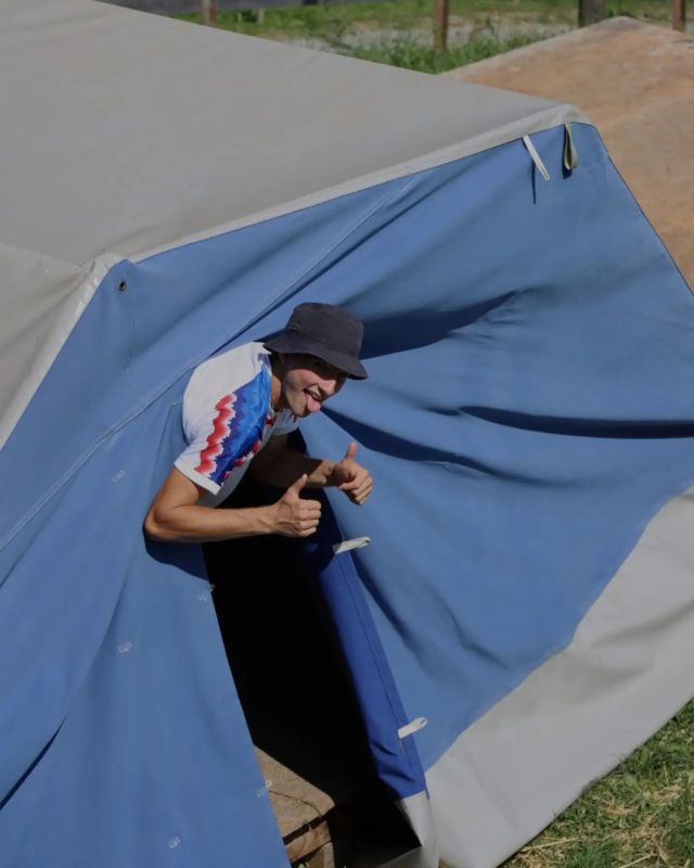 Ce week-end, c'était la clôture de la saison estivale à Isenfluh. Les différents travaux, autour et dans la propriété, se sont bien déroulés grâce à l'engagement d'une quarantaine de personnes. La motivation, la cohésion d'équipe, les rires, ainsi que la communion fraternelle étaient au rendez-vous, sans oublier le soleil radieux que nous avons eu. Nous avons même eu le temps de faire une pause volley !